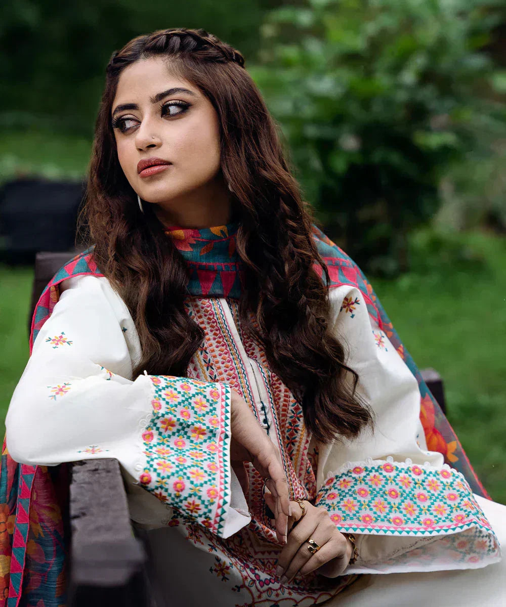 3 PC EMBROIDERED LAWN - BG762