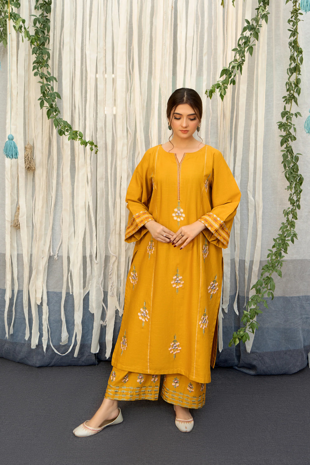 ZAHRA-BG552