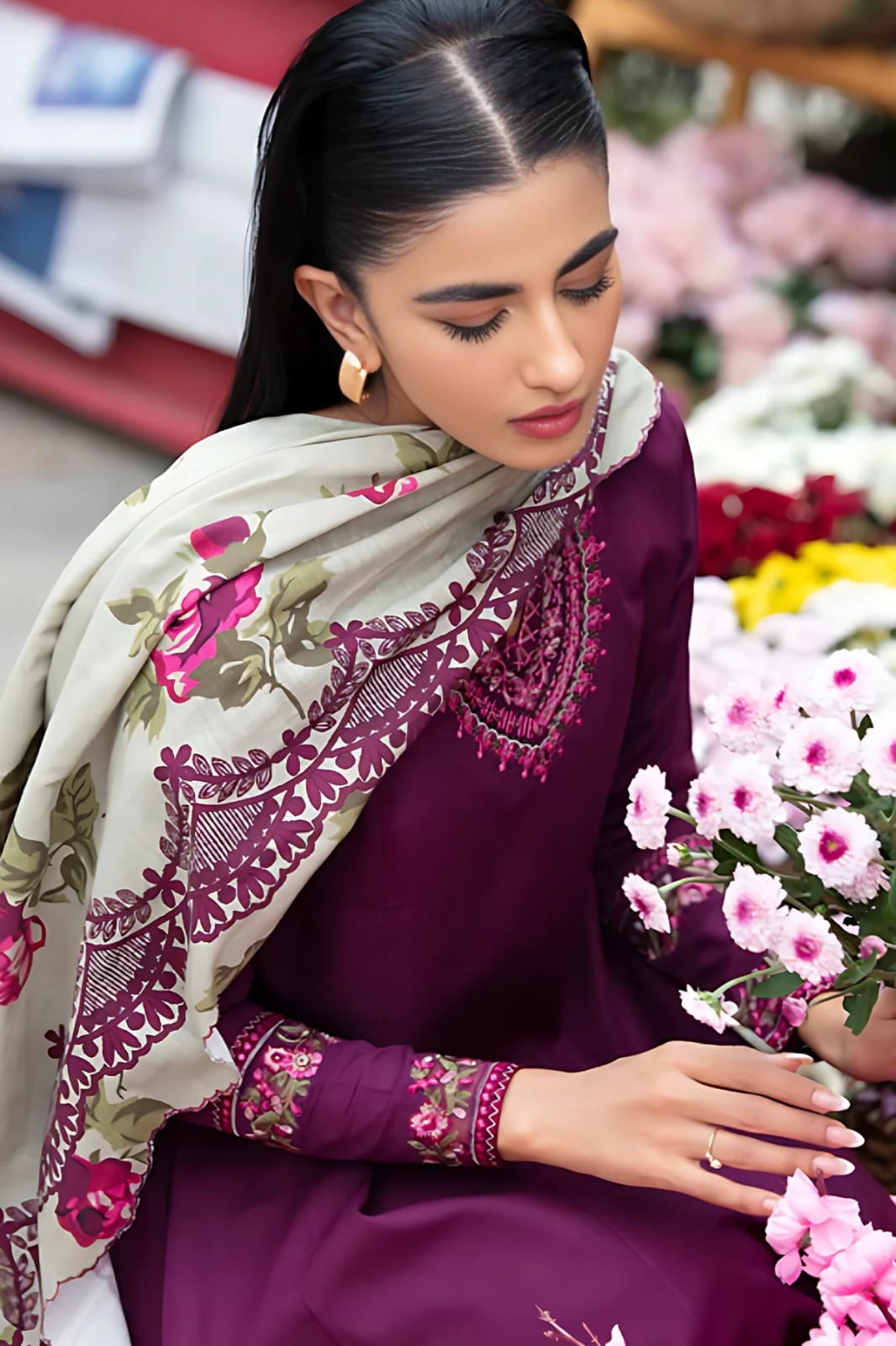 EMBROIDERED LAWN 3PC SUIT-BG820